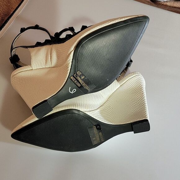 BRAND NEW QUPID POINTED TOE 'ROCKTUD" CAGET LEATHER PUMP WEDGE SHOE - Picture 9 of 16